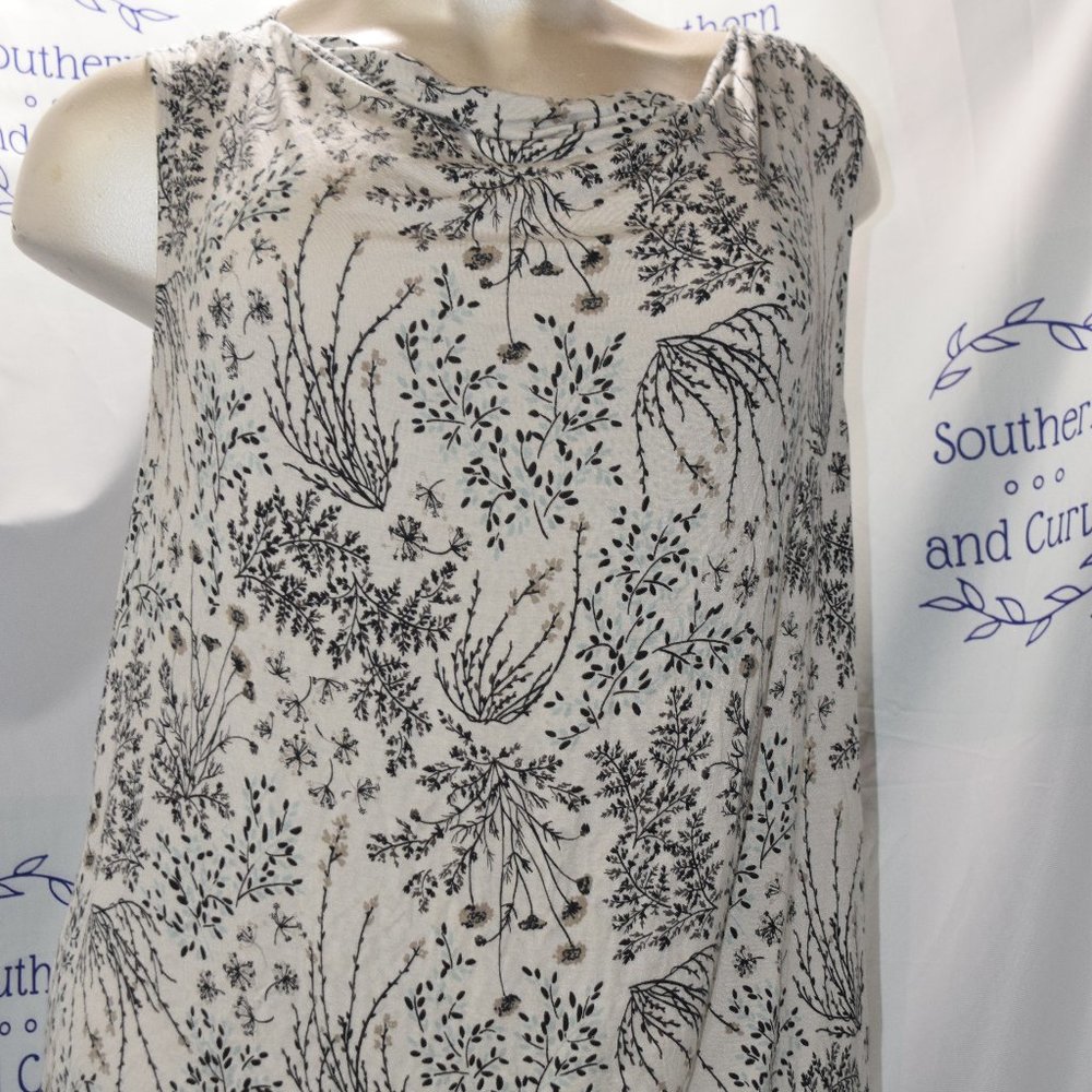 Cato Beige Floral Pattern Tank Size 26/28